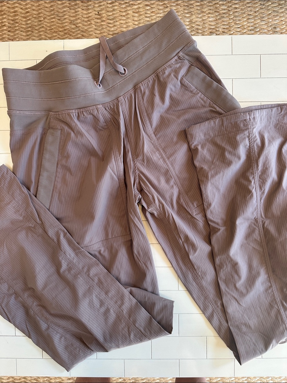 LULULEMON Mid-Rise Dance Pant (Sz 4, Short)